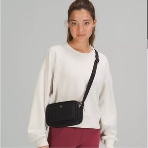 Lululemon crossbody camera bag (black)